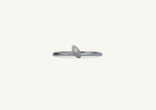 Baby Pointy Ring / silver