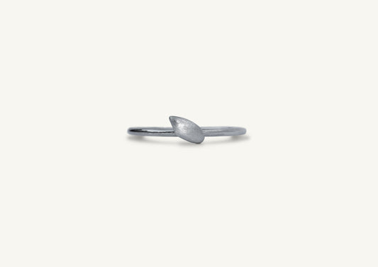 Baby Slanted Ring / silver